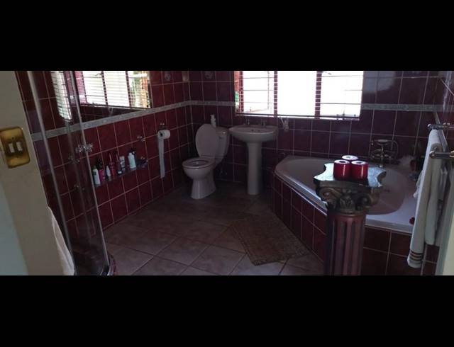 4 BEDROOM HOUSE FOR SALE IN GREENHILLS